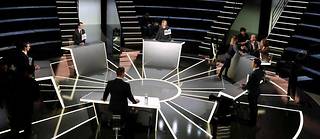 Le plateau de télévision de TF1 qui a accueilli le premier débat entre cinq candidats à la présidentielle. ©Eric DESSONS/JDD/SIPA