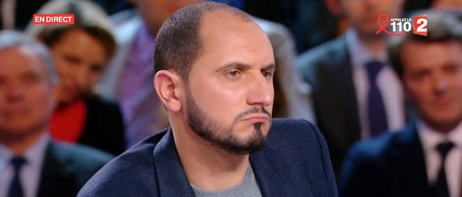 Le journaliste de France 2 Karim Rissouli, dubitatif face a Francois Fillon.