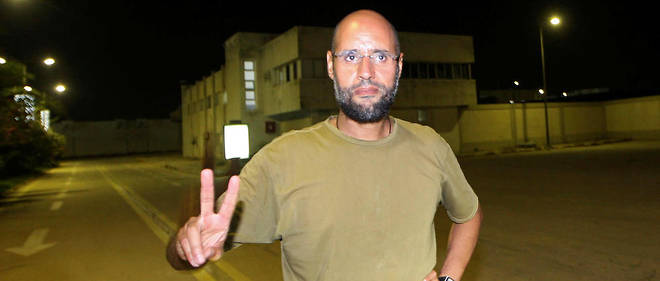 Saif al-Islam (ici a Tripoli en 2011) vient d'etre libere par la tribu rebelle de Zintan, qui le retenait prisonnier depuis cinq ans.
