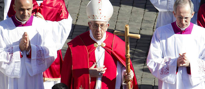 Le pape Francois a prie pour les victimes de l'attentat perpetre en Egypte lors de la messe des Rameaux.