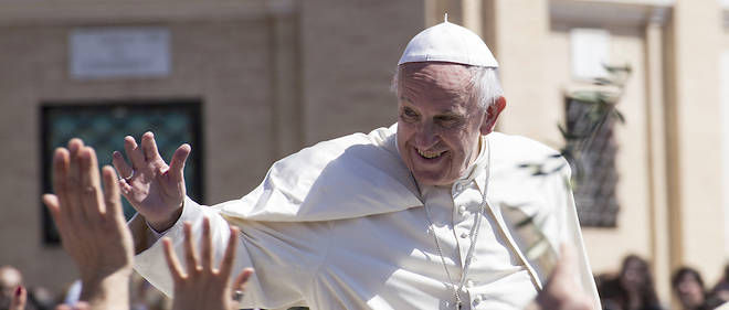 Apres le double attentat de dimanche en Egypte, le chef du Vatican envoie un message de paix.