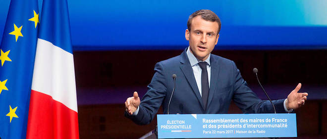 Emmanuel Macron assume sa position en faveur de l'Europe, critiquee par plusieurs candidats a l'election presidentielle.