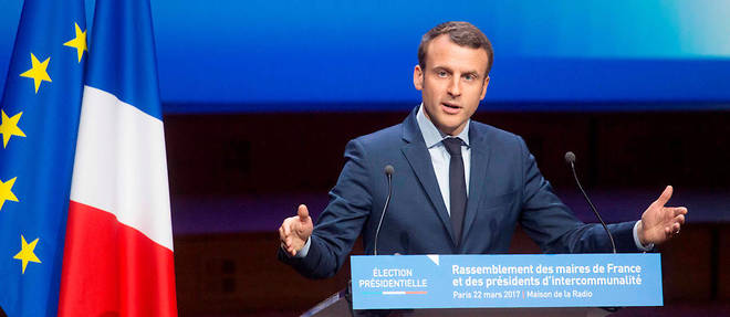 Emmanuel Macron assume sa position en faveur de l'Europe, critiquee par plusieurs candidats a l'election presidentielle.