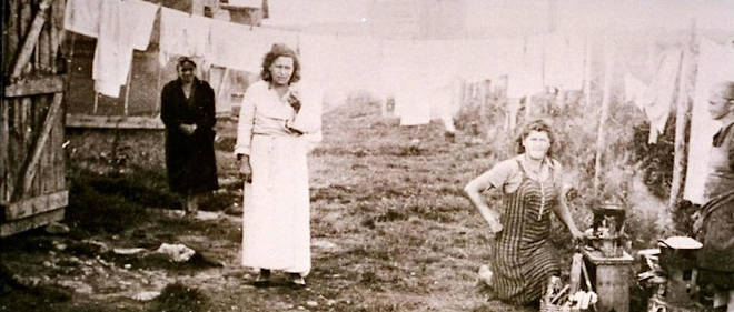 Le camp de Gurs (Pyrenees Atlantiques), qui a accueilli tres majoritairement des femmes, est ne d'une decision du gouvernement Daladier des le printemps 1939 d'abord pour interner des refugies espagnols puis des juifs fuyant l'Europe centrale a partir de 1940.