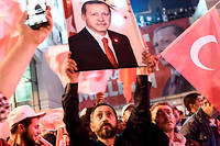 R&eacute;f&eacute;rendum en Turquie&nbsp;: Recep Tayyip Erdogan crie victoire
