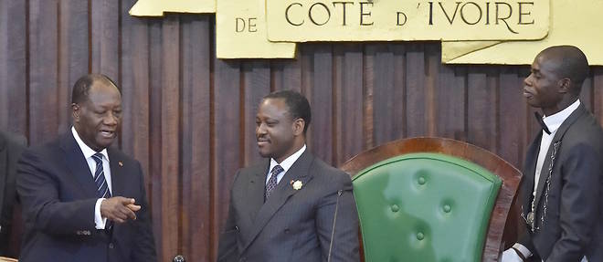Le 10 janvier 2017, a Abidjan, Guillaume Soro vient d'etre reelu president de l'Assemblee nationale sous les yeux d'Alassane Ouattara, president de la Republique de Cote d'Ivoire.