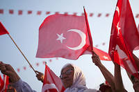Turquie&nbsp;: malgr&eacute; le &quot;oui&quot; au r&eacute;f&eacute;rendum, l'opposition ne s'avoue pas vaincue