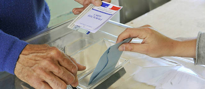 Les Francais d'Algerie votent souvent a gauche. Pour 2017, ils ont plebiscite Emmanuel Macron qui ne veut << ni de gauche ni de droite >>.