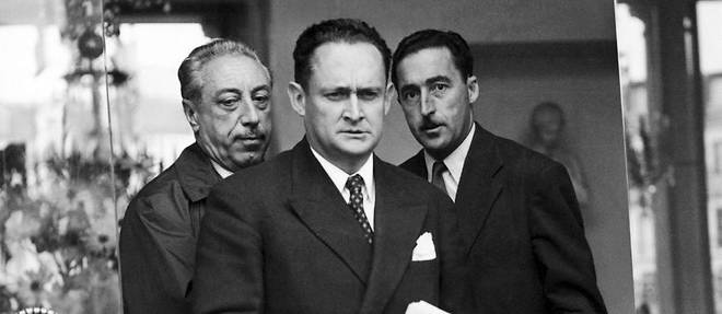 Etat critique. Le president du Conseil Maurice Bourges-Maunoury (premier plan) veut un nouveau statut sur l'Algerie. Il est desavoue fin septembre 1957.