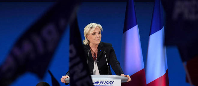 Marine Le Pen livre un discours a Henin-Beaumont, le 23 avril, apres etre arrivee au second tour de l'election presidentielle. 