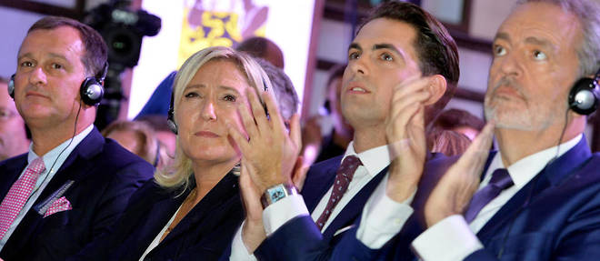 La presidente du Front national Marine Le Pen et son homologue du parti nationaliste flamand le Vlaams Belang, un parti qui ne s'oppose ni a l'euro ni au liberalisme economique.
