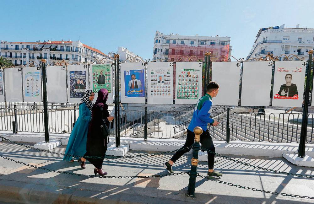Panneaux électoraux à Alger, au mois de mai 2017. ©  AFP