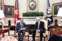 Donald Trump et Sergueï Lavrov, ministre des Affaires étrangères russes, dans le bureau ovale de la Maison-Blanche. ©HO