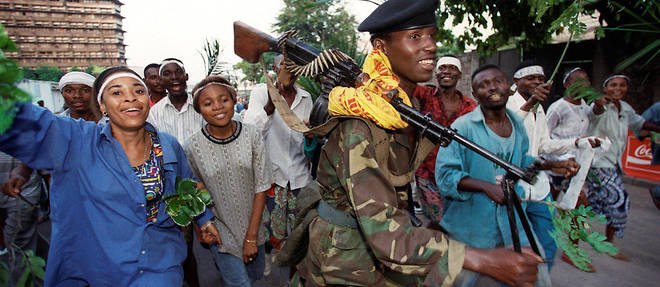 Le 17 mai 1997 : la joie des habitants de Kinshasa a l'arrivee des troupes de l'AFDL de Laurent-Desire Kabila.