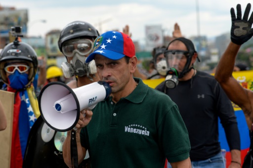 Le chef de l'opposition au Venezuela, Henrique Capriles, lors d'une manifestation à Caracas, le 8 mai 2017 © FEDERICO PARRA AFP/Archives