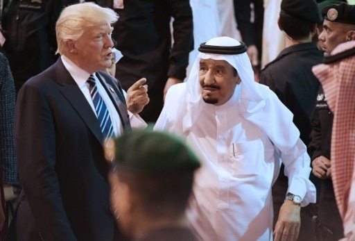 Accueil royal et mega-contrats pour Trump en Arabie saoudite