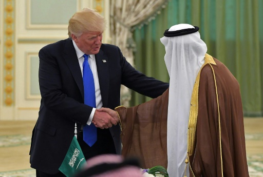 Le président américain Donald Trump et le roi Salmane d'Arabie saoudite, lors d'une cérémonie à Ryad le 20 mai 2017 © MANDEL NGAN AFP