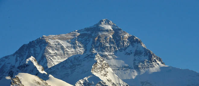 Kilian Jornet n'est pas le seul a avoir "performe" ce week-end sur l'Everest : Anshu Jamsenpa, alpiniste indienne de 37 ans, a, elle aussi, atteint le sommet pour la deuxieme fois en moins d'une semaine.