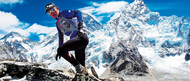 Ueli Steck a l'entrainement dans l'Himalaya (photo non datee). Son gabarit fluet mais affute avait fait de lui le maitre des ascensions express.