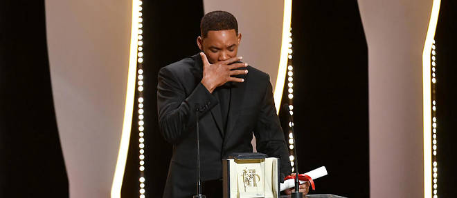 Will Smith faisant le pitre au moment de la remise du prix special de la 70e edition du festival de Cannes a Nicole Kidman.