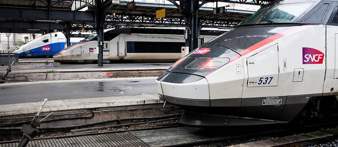 A la SNCF, une dizaine de cheminots fiches S auraient ete deplaces.