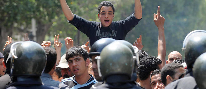 En mai 2011 deja, les jeunes Tunisiens ne s'en laissaient pas compter devant le gouvernement de transition. Aujourd'hui, d'autres jeunes d'autres pays du Maghreb crient leur colere.