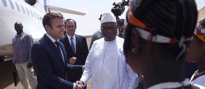 Le president Macron en mai dernier avec le president Ibrahima Boubacar Keita a Gao, au Mali.