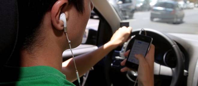 Au moins un accident sur dix est du a une inattention du conducteur ou de la conductrice provoquee par son telephone portable.
