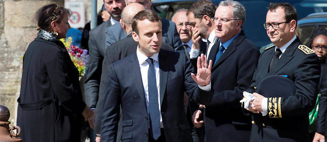 Emmanuel Macron et Richard Ferrand lors des obseques de Corinne Erhel.