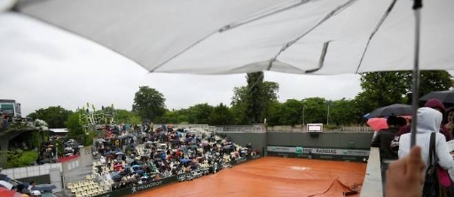 Roland-Garros: les matchs reportes a dimanche a cause de la pluie