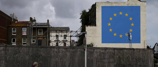 A Douvres, le manifeste mural de Banksy contre le Brexit.