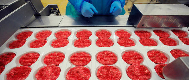 Les fournisseurs de steaks haches contamines comparaissent devant la justice. 