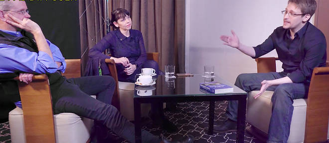 Edward Snowden en decembre 2016, durant son entretien avec Larry Lessig et Birgitta Jonsdottir.