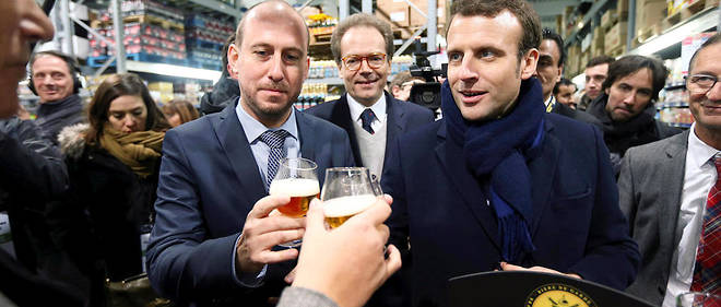 Nicolas Bays et Emmanuel Macron a Henin-Beaumont, le 13 janvier.