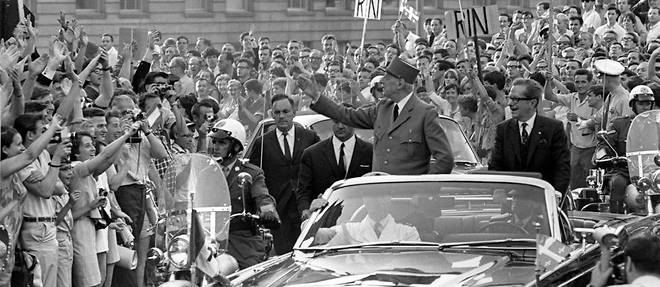 Charles de Gaulle au Quebec le 24 Juillet 1967. Christophe Tardieu a voulu tordre le cou a l'idee que le general avait lance la phrase sous la pression de la foule.