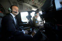 Emmanuel MAcron est arrivé au Salon du Bourget à bord d'un Airbus A400M. ©MICHEL EULER