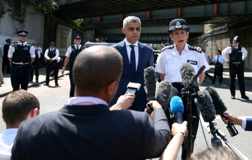 Le maire de Londres Sadiq Khan, (C) et la cheffe de la police, Cressida Dick, font une déclaration aux médias, le 19 juin 2017 © Isabel INFANTES AFP