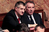 Jean Lassalle (ici aux côtés de François Bayrou) a plusieurs fois fait profiter les autres députés de ses coups d'éclat mémorables dans l'hémicycle. ©JACQUES DEMARTHON