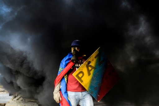 Un manifestant le 23 juin 2017 lors d'une manifestation à Caracas © FEDERICO PARRA AFP