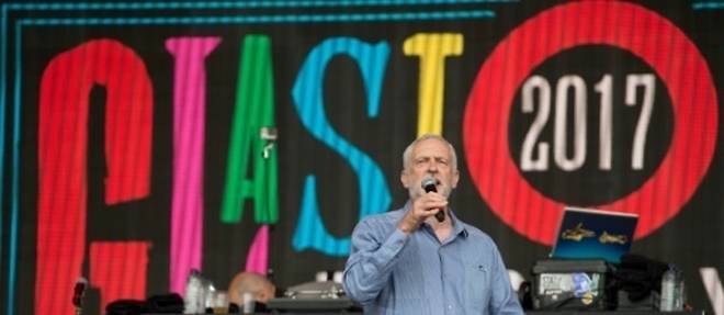 Royaume-Uni: "un autre monde est possible" affirme Corbyn a Glastonbury
