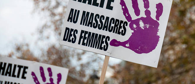 Manifestation a Paris contre ls violences dont sont victimes les femmes. Environ 200 femmes meurent chaque annee en France tuee par leur conjoint ou ex-conjoint.