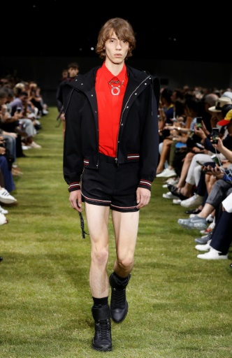 Fashion Week homme de Paris: claquettes-chaussettes chez Louis