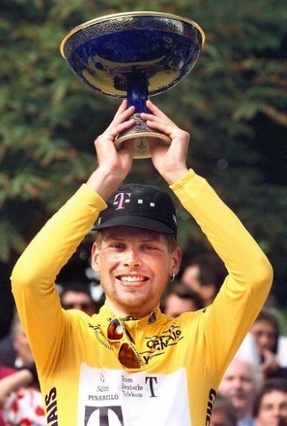 Tour de France: Ullrich pas invite au depart, Armstrong insulte ASO