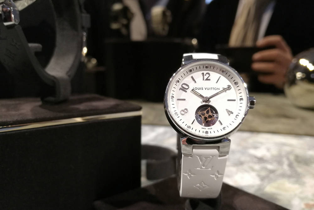 Louis Vuitton se lance sur le marché des montres connectées avec un premier  modèle conçu pour durer