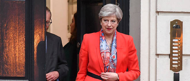 Critiquee jusque dans son propre camp, Theresa May a resiste aux multiples appels a la demission depuis les resultats calamiteux des legislatives du 8 juin. 