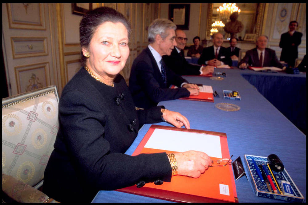 3 mars 1998 : accueillie au sein du Conseil constitutionnel