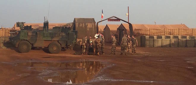 Base de Barkhane a Gao avec des militaires francais.