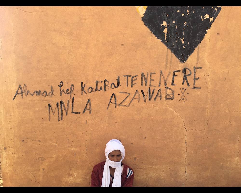 Sur un mur à In Delimane, un graffiti en faveur de l'indépendance de l'Azawad. ©  FX Freland