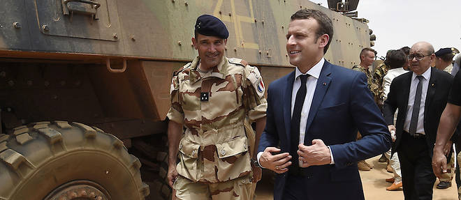 Le president francais, Emmanuel Macron, a decide de s'impliquer fortement dans le soutien a la force conjointe du G5 Sahel.