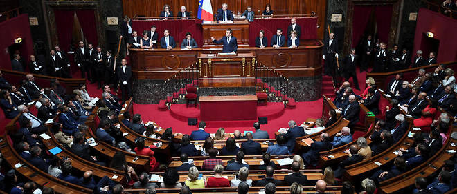 Emmanuel Macron a tenu un discours de plus d'une heure trente devant deputes et senateurs reunis en Congres a Versailles. Un exercice qu'il reiterera chaque annee.